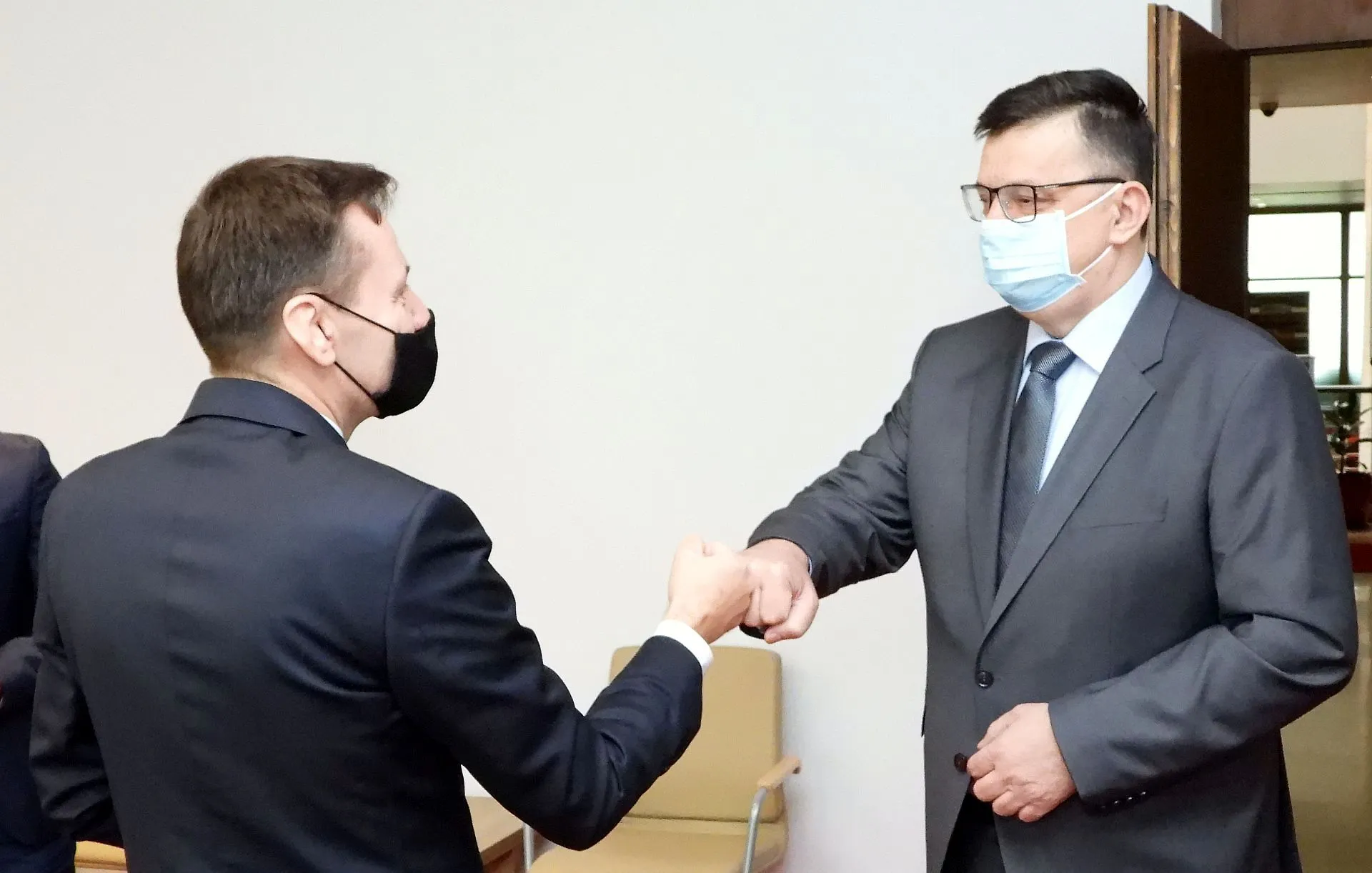 Chairman Tegeltija Talks with Ambassador of Romania