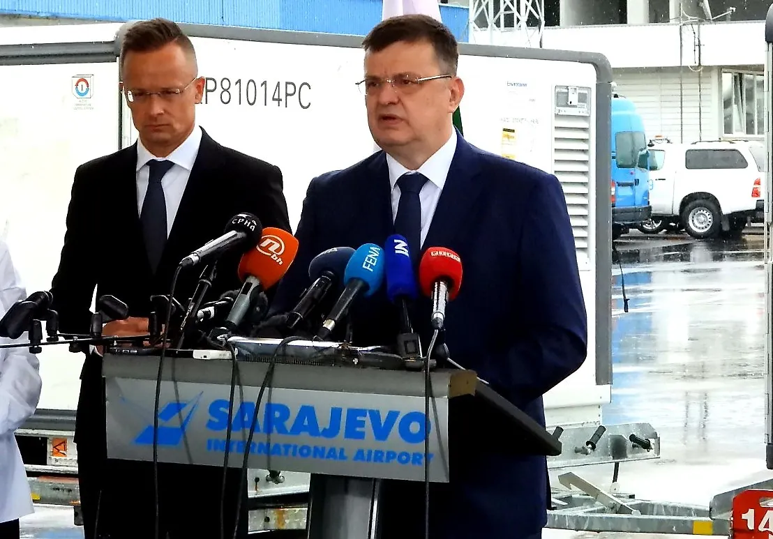 Tegeltija-Szijjárto: Hungary Grants 200.000 vaccines to BIH