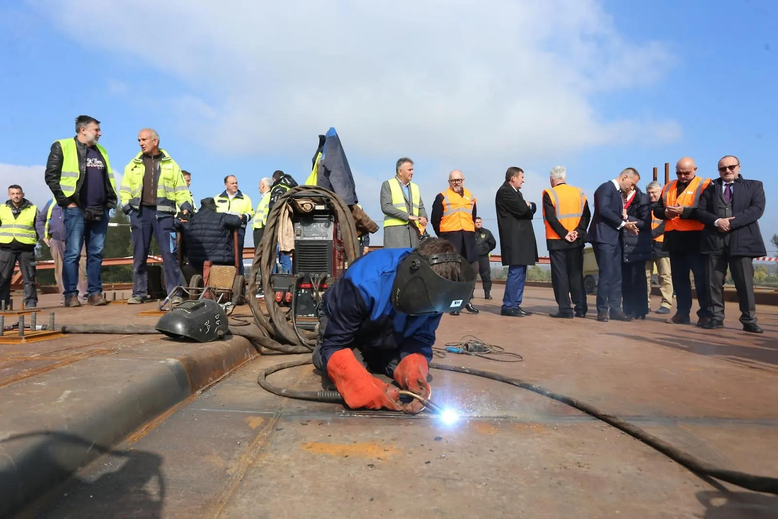 Свечано спојен мост преко ријеке Саве код Градишке
