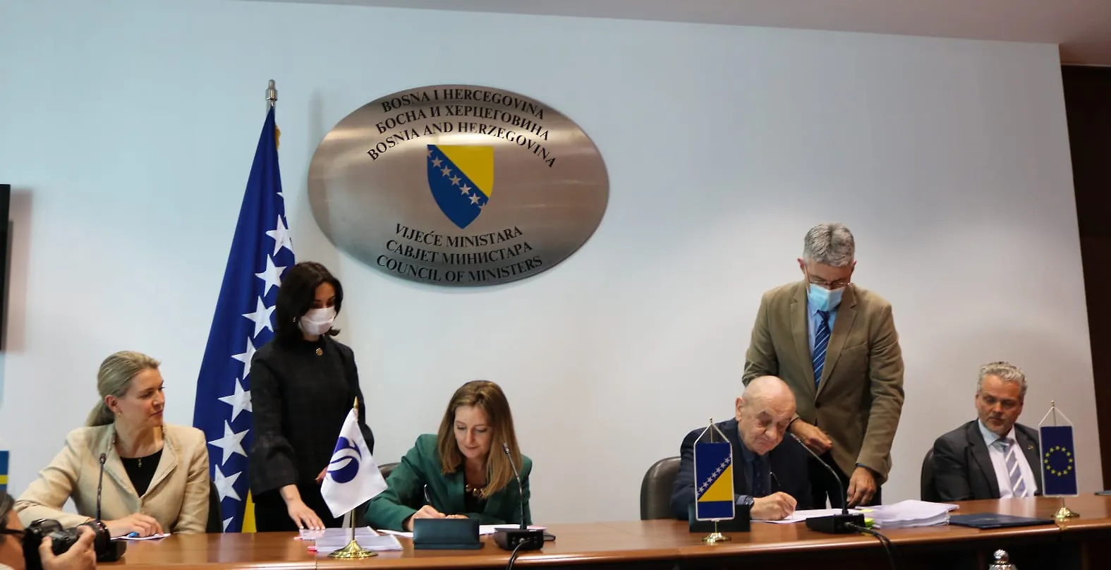 За коридор Пет-це и заштиту животне средине
грантови вриједни 48 милона евра
