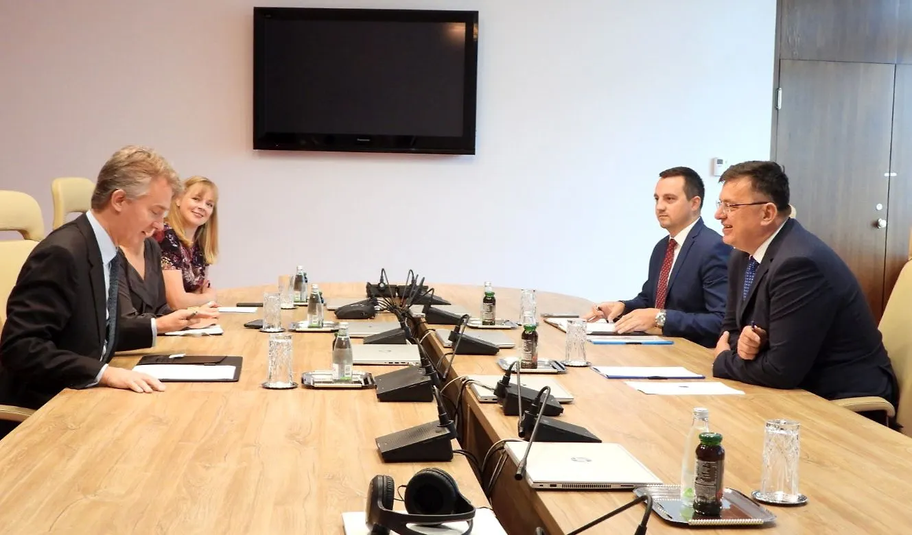 Predsjedatelj Tegeltija s veleposlanikom Velike Britanije u BiH Reillyjem