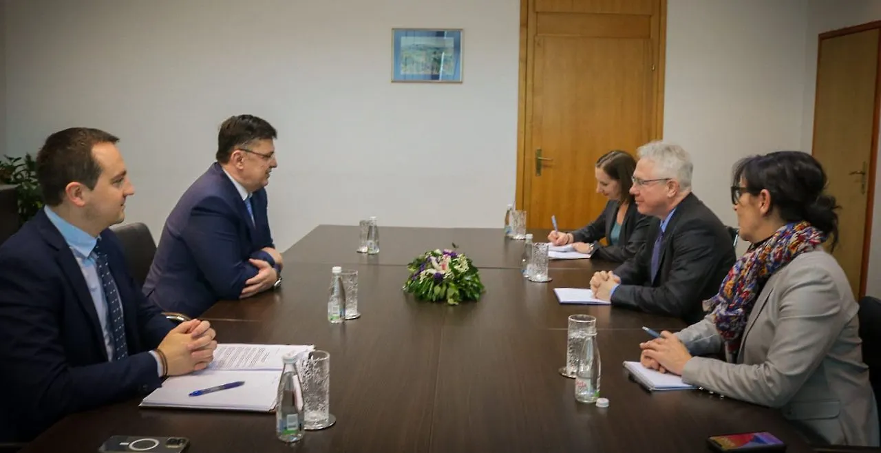 Министар Тегелтија с амбасадором Марфијем
разговарaо о економским реформама
