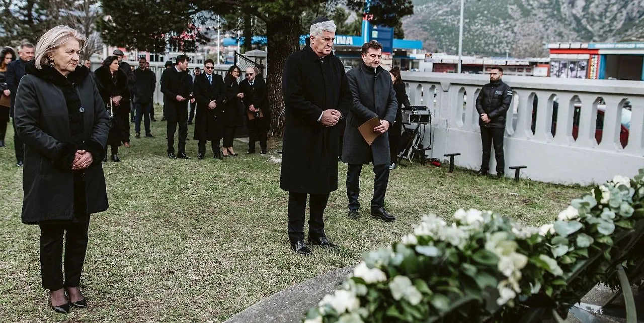 Krišto Laid Flowers at Jewish Cemetery in Mostar on occasion of 
International Memory Day to Holocaust victims
