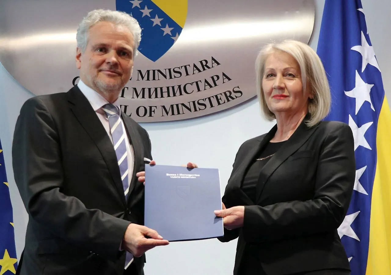 Chairwoman Krišto Handed over Signed-to EU Energy Support Package Finance Agreement to Ambassador Sattler (AUDIO)

