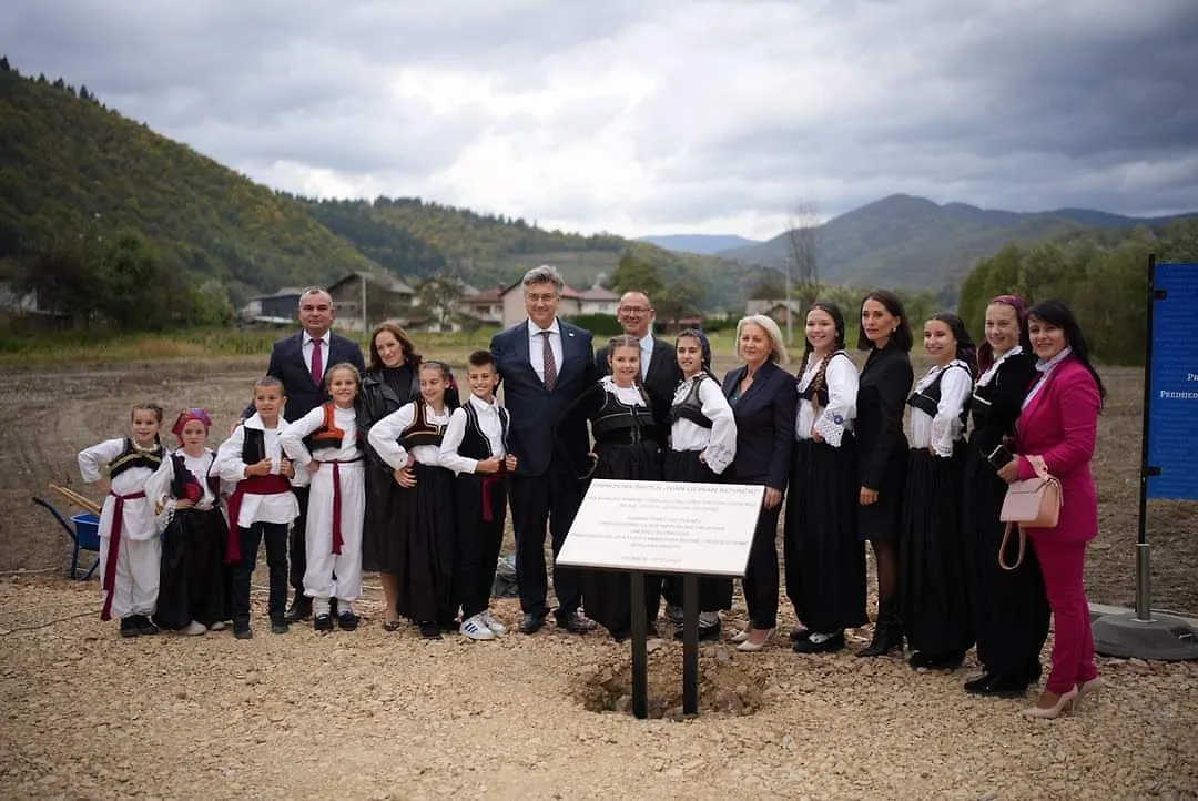 Chairwoman Krišto nad Prime Minister Plenković Laid Foundation Stone of „Ivan Goran Kovačić“ Elementary School  in Fojnica