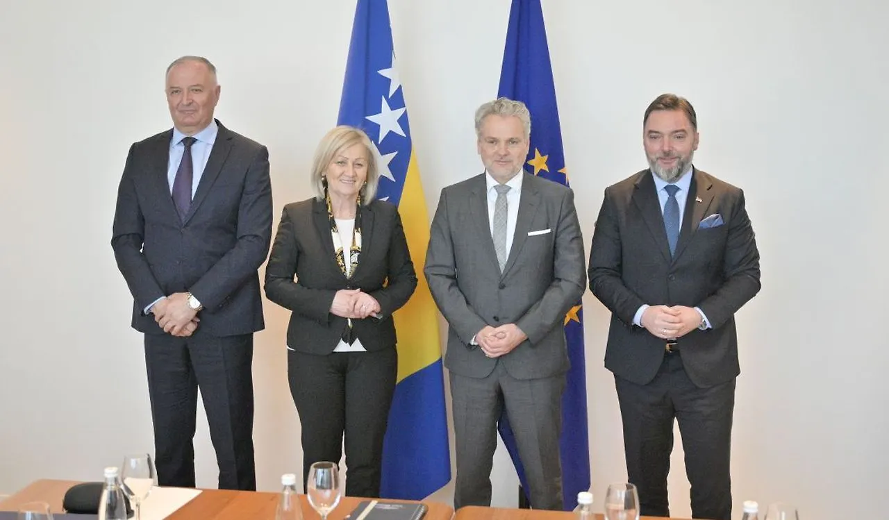 Predsjedateljica VM Krišto sa svojim zamjenicima s veleposlanikom Sattlerom