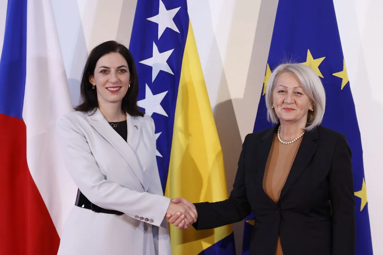 
Предсједавајућа Савјета министара БиХ Борјана Кришто примила у посјету предсједавајућу Представничког дома Парламента Чешке Републике Маркету Адамову Пекарову
