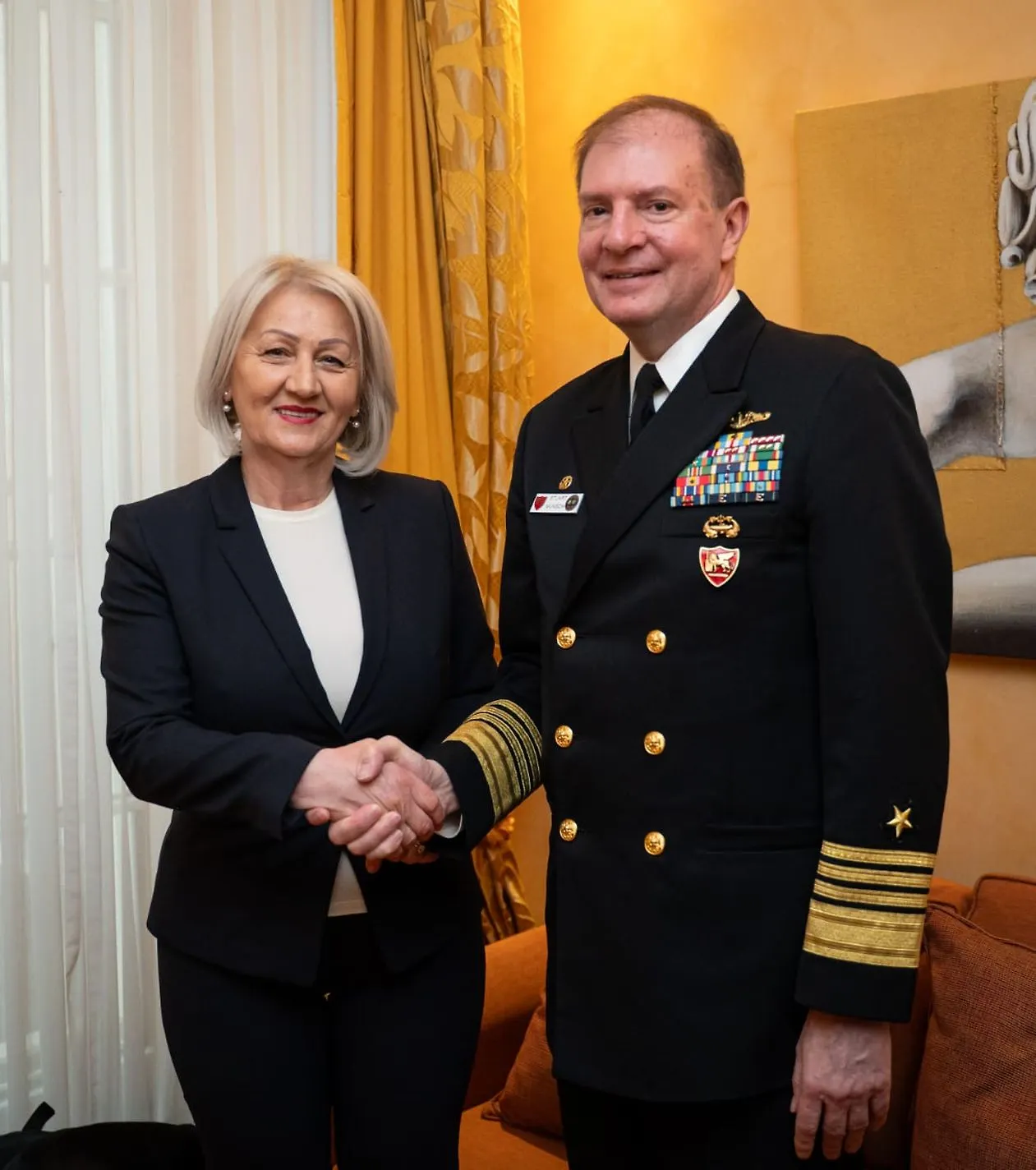 Предсједавајућа Савјета министара БиХ Борјана Кришто на билатералном сусрету с америчким адмиралом Стјуартом Манчем на 
Минхенској безбједносној конференцији
