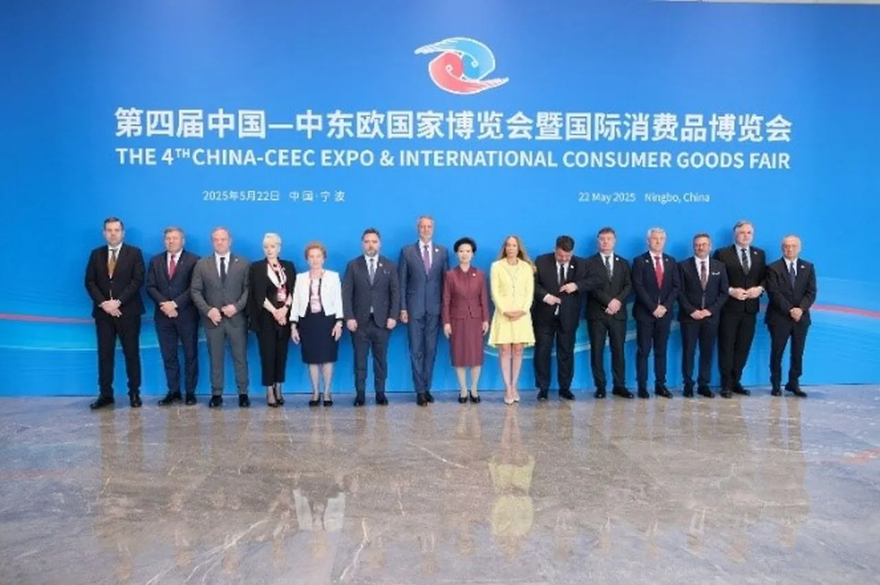 Министар Кошарац на Међународном сајму у Кини