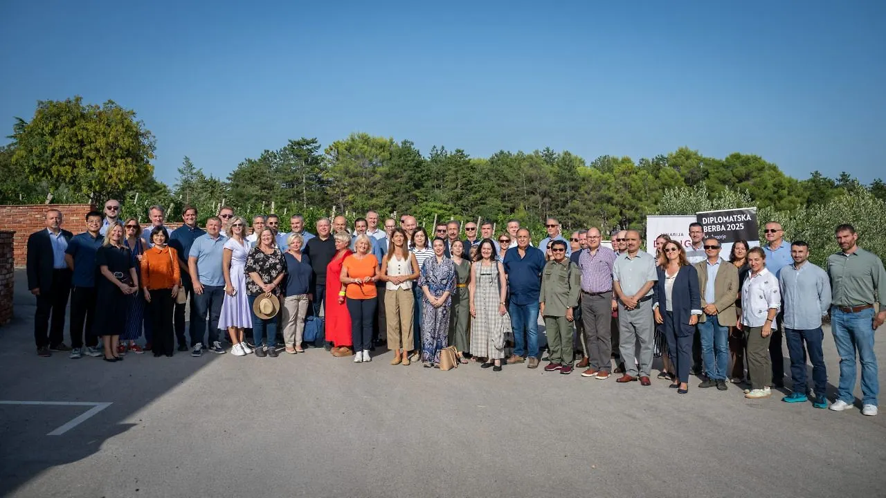 Предсједавајућа Кришто домаћин традиционалне бербе грожђа с дипломатским збором и међународним организацијама у БиХ 