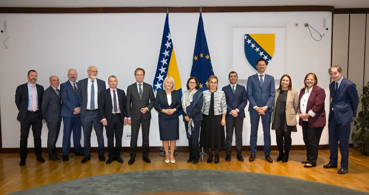 Предсједавајућа Кришто с делегацијом ЕБРД-а

