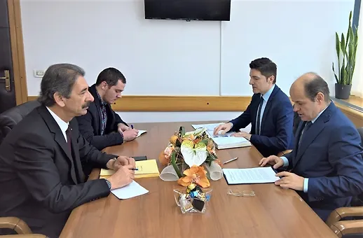 Министар Адил Османовић разговарао са амбасадором Државе Палестине у Босни и Херцеговини Резеком Намором 