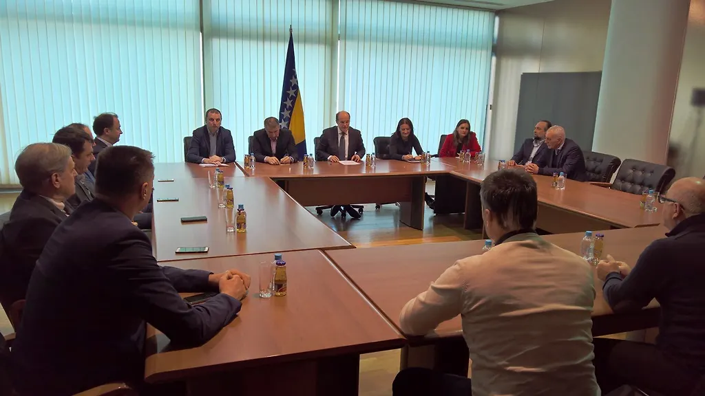 Ministar Adil Osmanović sa sportskim zvaničnicima- Transparentnije trošiti budžetska sredstva za sport 