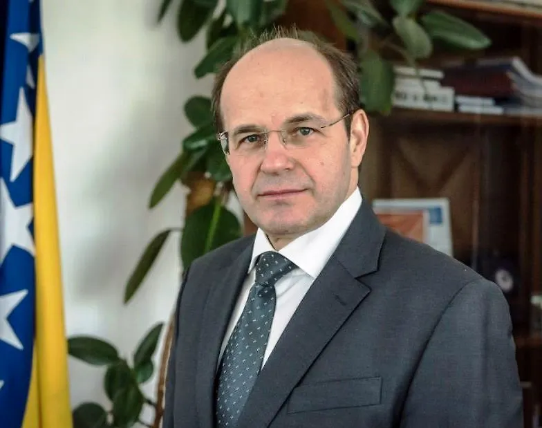 Министар Адил Османовић у Паризу на конференцији на високом нивоу о здравству- Дјеци и адолесцентима обезбиједити  услове за правилан раст и развој