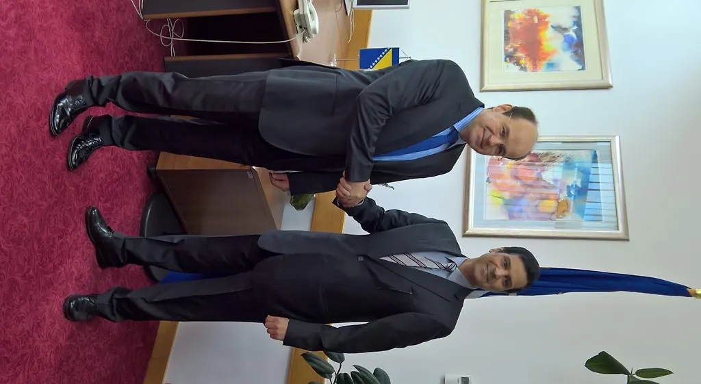 Ministar Adil Osmanović razgovarao sa veleposlanikom Kuvajta u BiH Nasserom Ridenom Thamerom Almotairijem – Uspostava suradnje u obrazovanju i zdravstvu