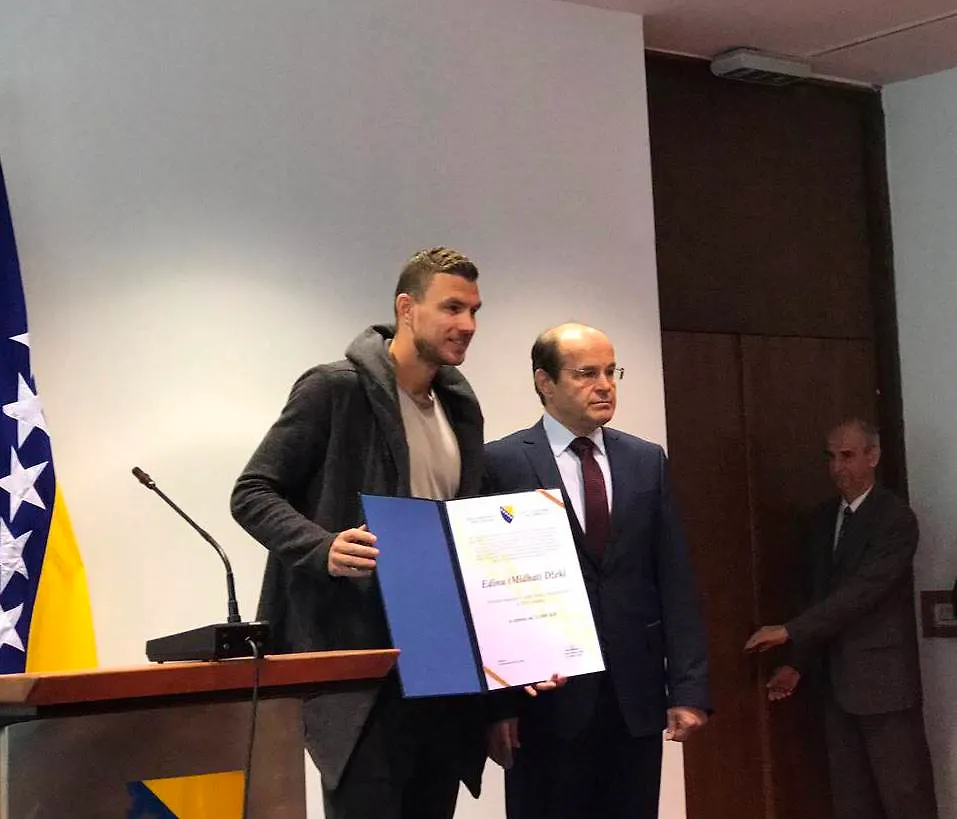 Ministar Adil Osmanović Državnu nagradu za sport za 2016. godinu uručio Edinu Džeki
