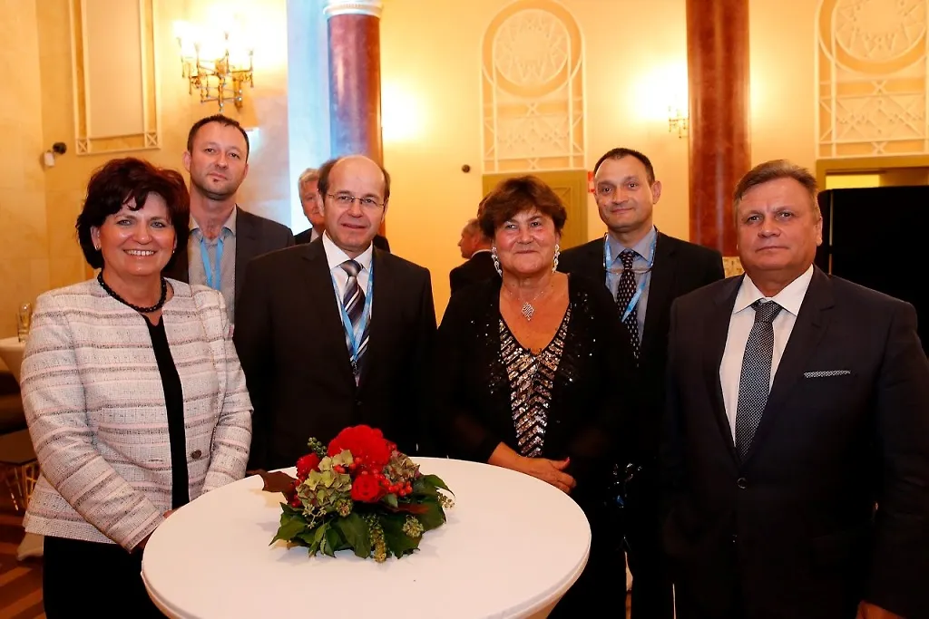 Министар Адил Османовић са Зузаном Јакаб –Значајна подршка Свјетске здравствене организације Босни и Херцеговини 