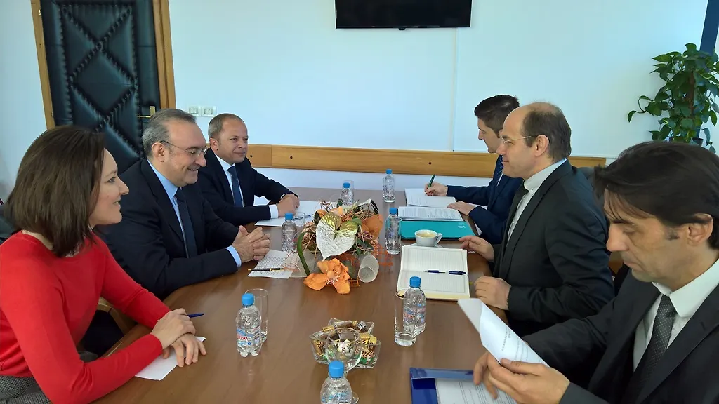 Министар Адил Османовић са амбасадором Турске у БиХ Халдуном Коцом- Конкретизовати сарадњу у оквиру Протокола о сарадњи двије земље у области образовања