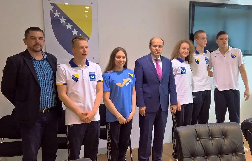 Osmanović sa članovima BiH plivačke reprezentacije - Rezultati plivača na juniorskoj Balkanijadi obavezuju na veću brigu o sportu