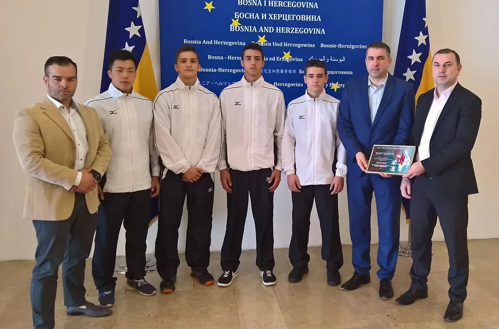 Majstor džudoa Shun Kondo iz Japana sa mladim BiH džudistima u Ministarstvu civilnih poslova 