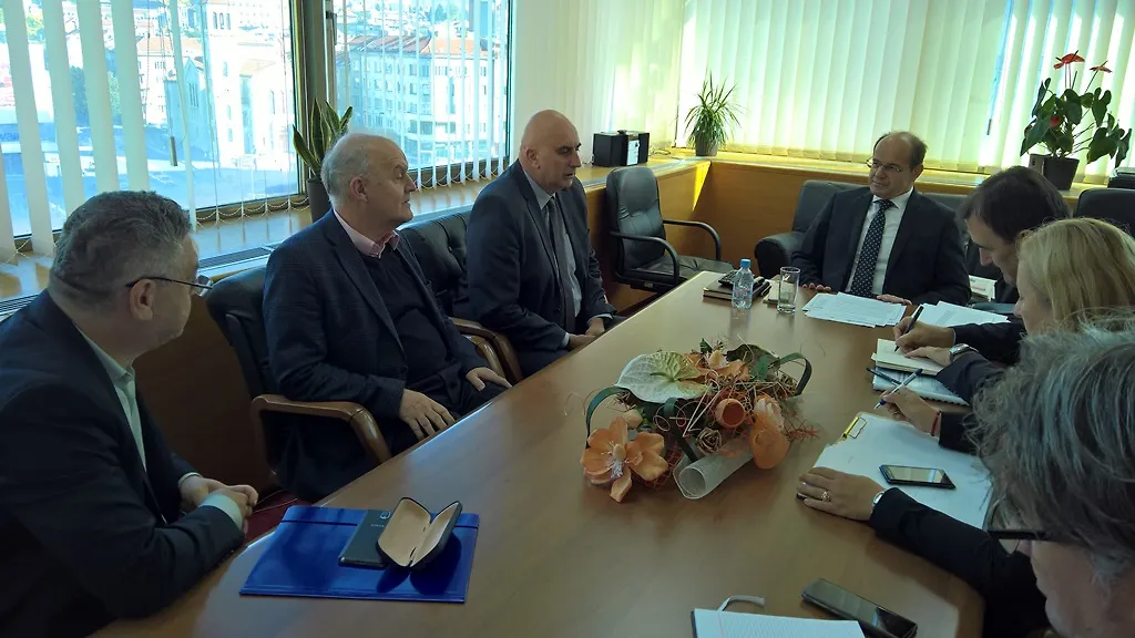 Министар Адил Османовић са члановима Комисије за очување националних споменика БиХ - Боља сарадња институција надлежних за културу од великог значаја за очување културне баштине