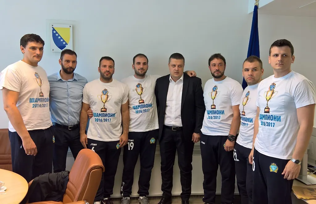 Замјеник министра Војин Мијатовић са представницима Рукометног клуба Славија- Титула првака Републике Српске велики успјех младог спортског колектива