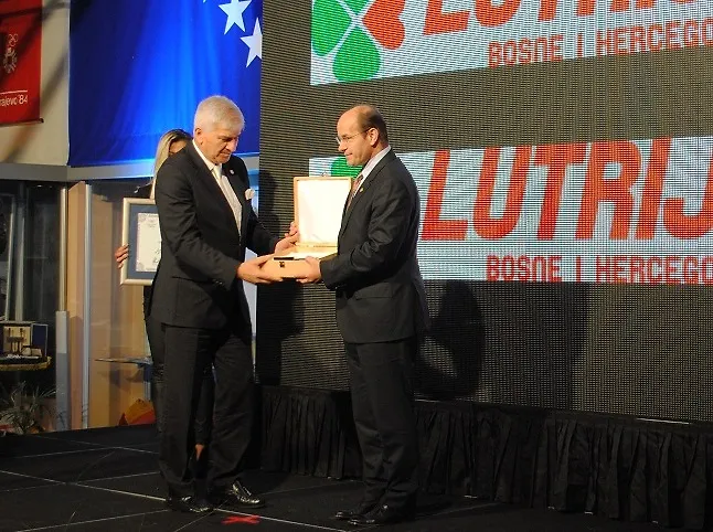 Министар Адил Османовић добитник специјалне награде Међународног олимпијског комитета- Трофеј МОК-а 