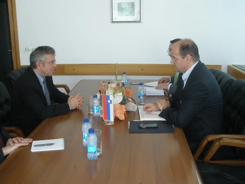 Ministar civilnih poslova Bosne i Hercegovine Adil Osmanović razgovarao sa ambasadorom Republike Slovenije u BiH Iztokom Grmekom