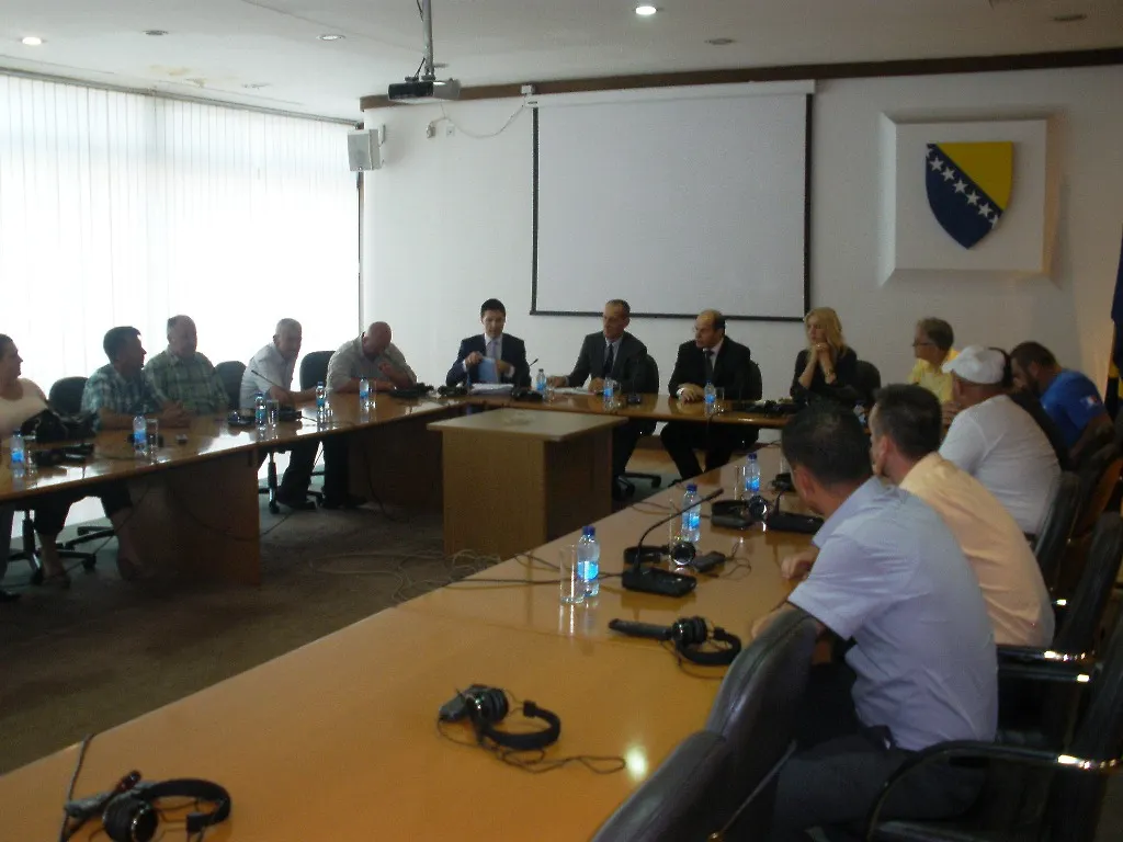 Ministar civilnih poslova mr. Adil Osmanović razgovarao sa roditeljima djece iz Konjević Polja, Vrbanjaca, Kotorskog i Grapske