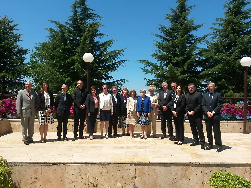 Ministar civilnih poslova BiH Sredoje Noviću  u Ohridu zvanično uručio Nominacijski fajl i Plan upravljanja za nominaciju stećaka za upis na UNESCO Listu svjetske baštine generalnoj direktorici UNESCO-a Irini Bokovoj