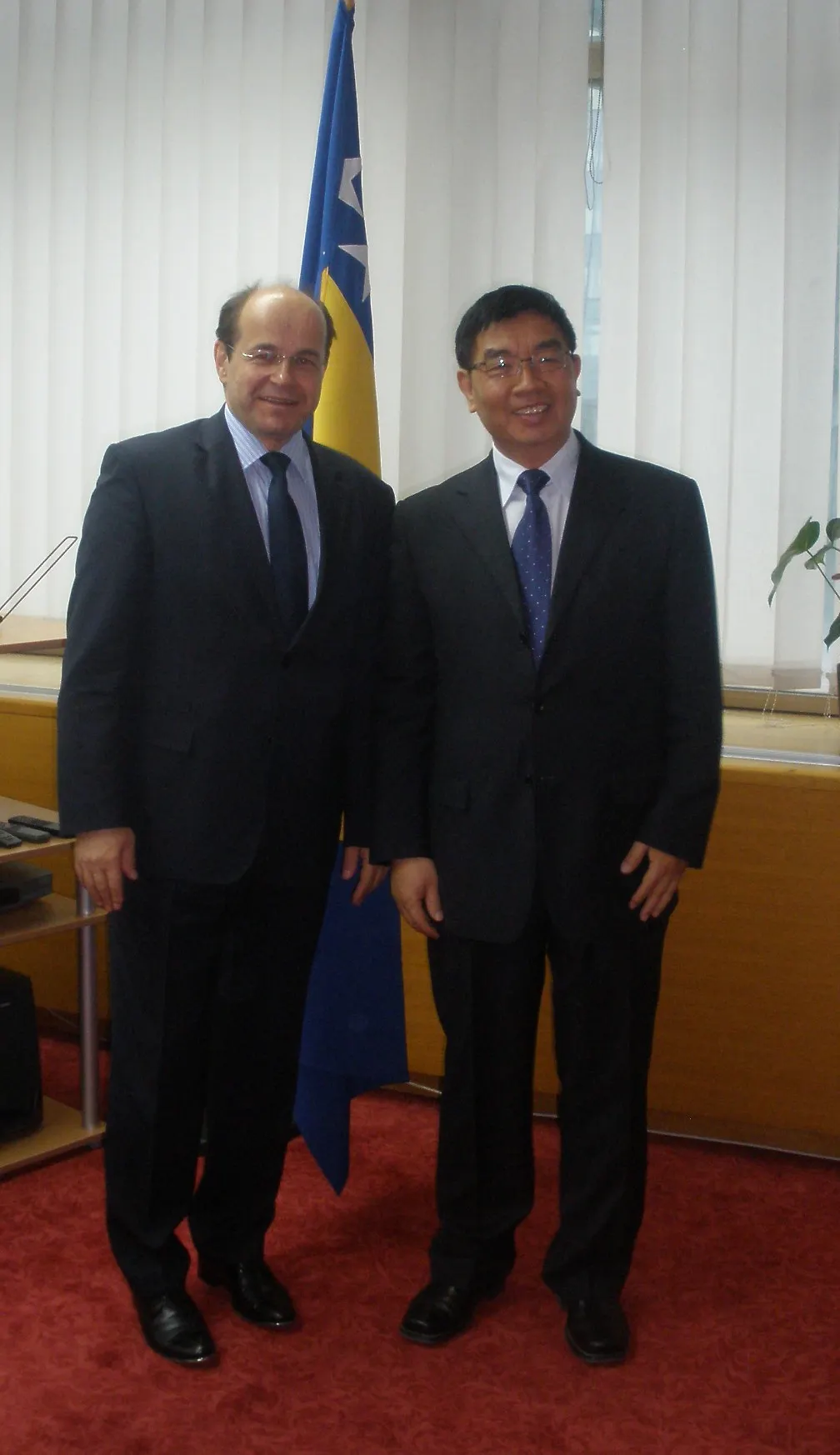 Ministar Adil Osmanović razgovarao sa ambasadorom Narodne Republike Kine u Bosni i Hercegovini Dong Chunfengom -  Nastavak dobre saradnje u oblasti obrazovanja i kulture