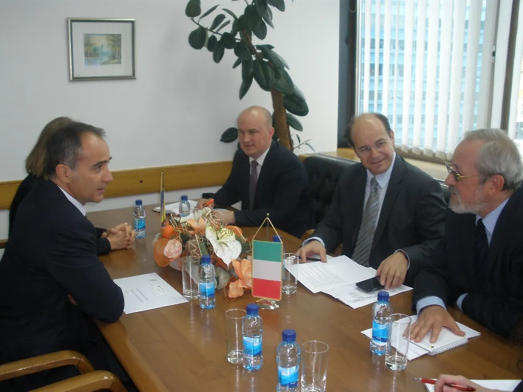 Ministar civilnih poslova Adil Osmanović razgovarao sa ambasadorom Republike Italije u BiH Ruđerom Korijasom (Ruggero Corrias)	