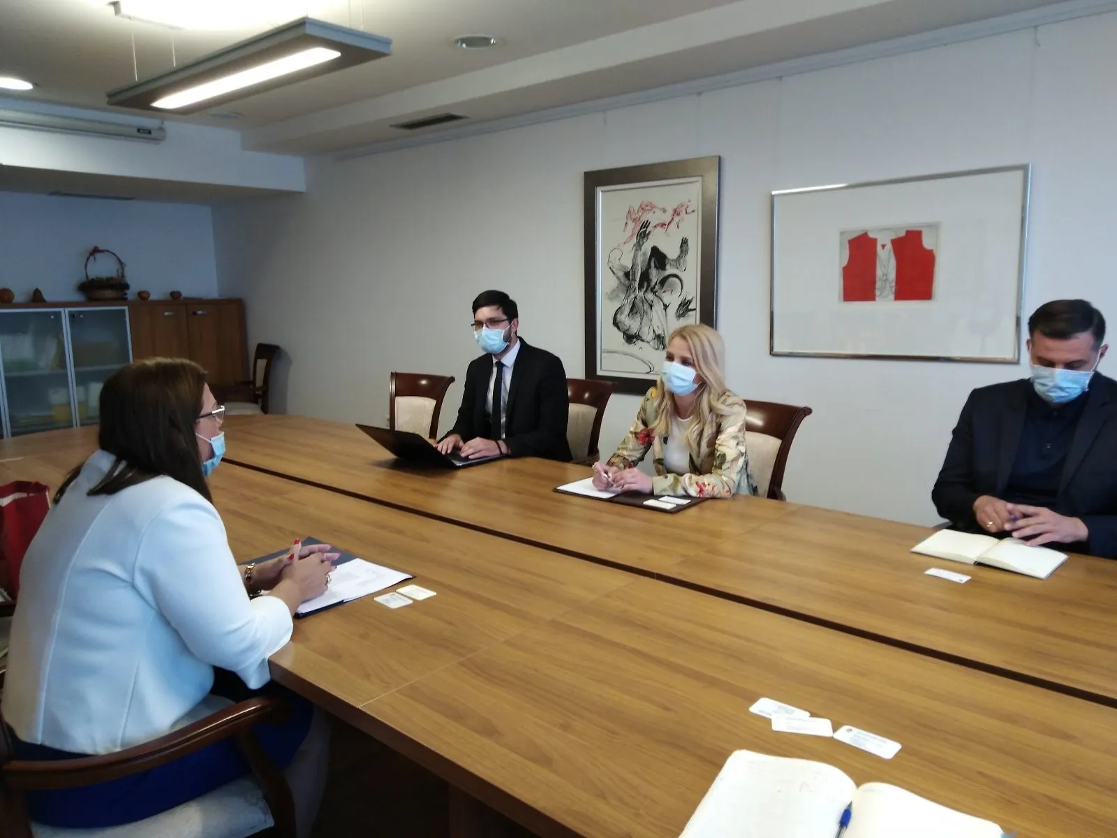 Министарка Анкица Гудељевић се, у одвојеним посјетама, сусрела са министарком просвјете и културе Републике Српске Наталијом Тривић и министарком породице, омладине и спорта Соњом Давидовић 