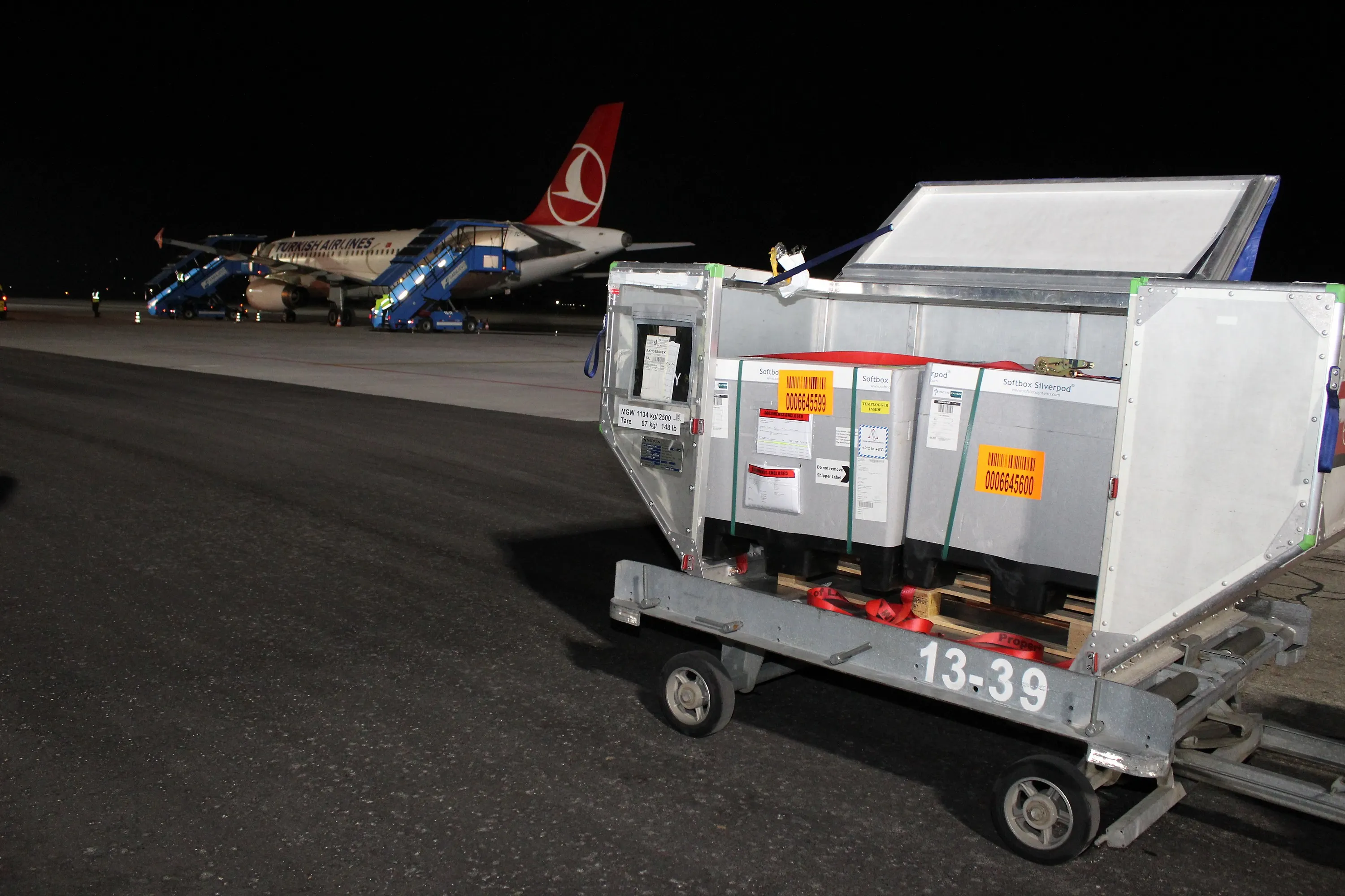 Вечерас стигла и Astra Zeneca у БиХ – Нова испорука из COVAX механизма!  