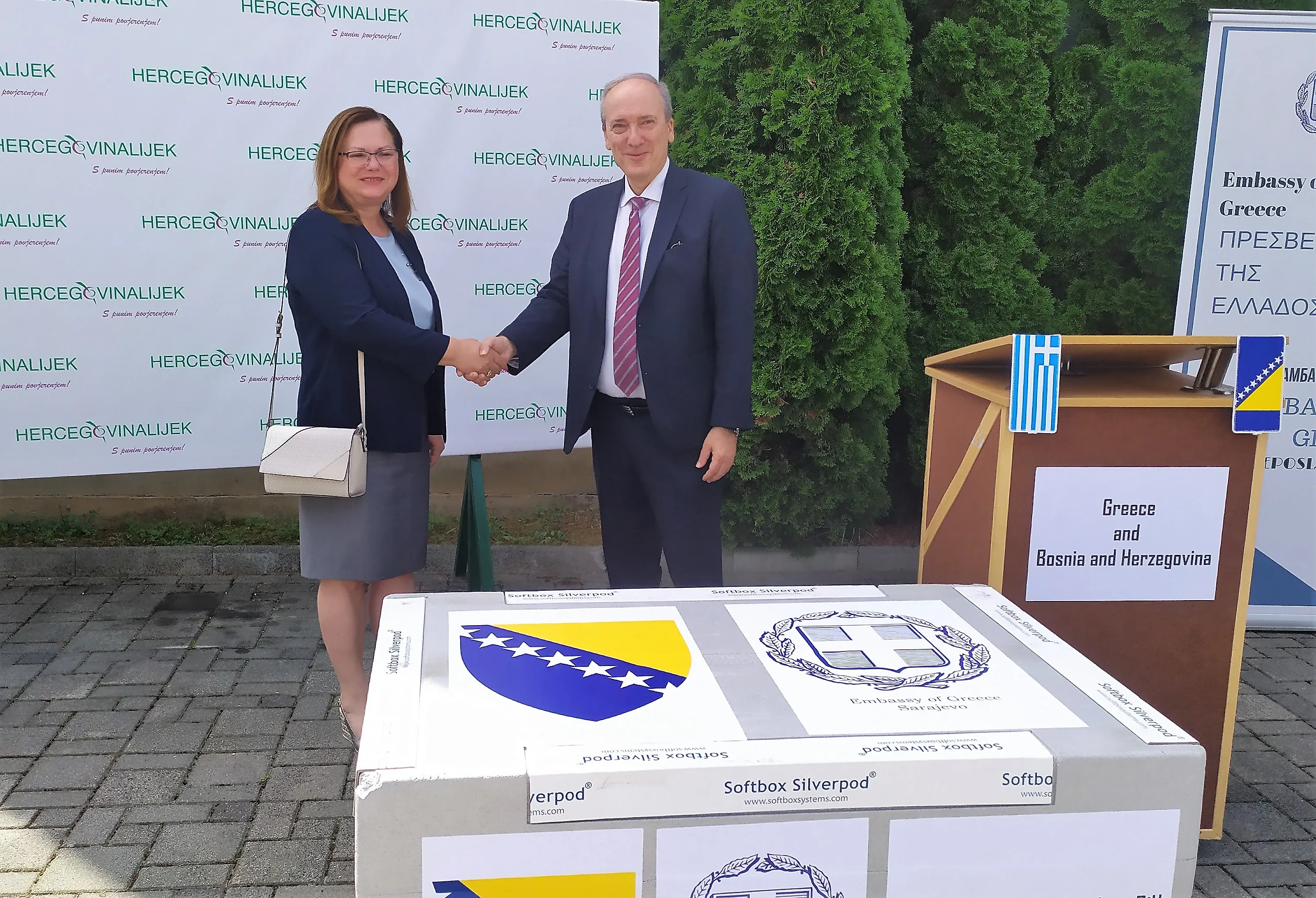 Министарство цивилних послова БиХ преузело донацију вакцина из Грчке Босни и Херцеговини