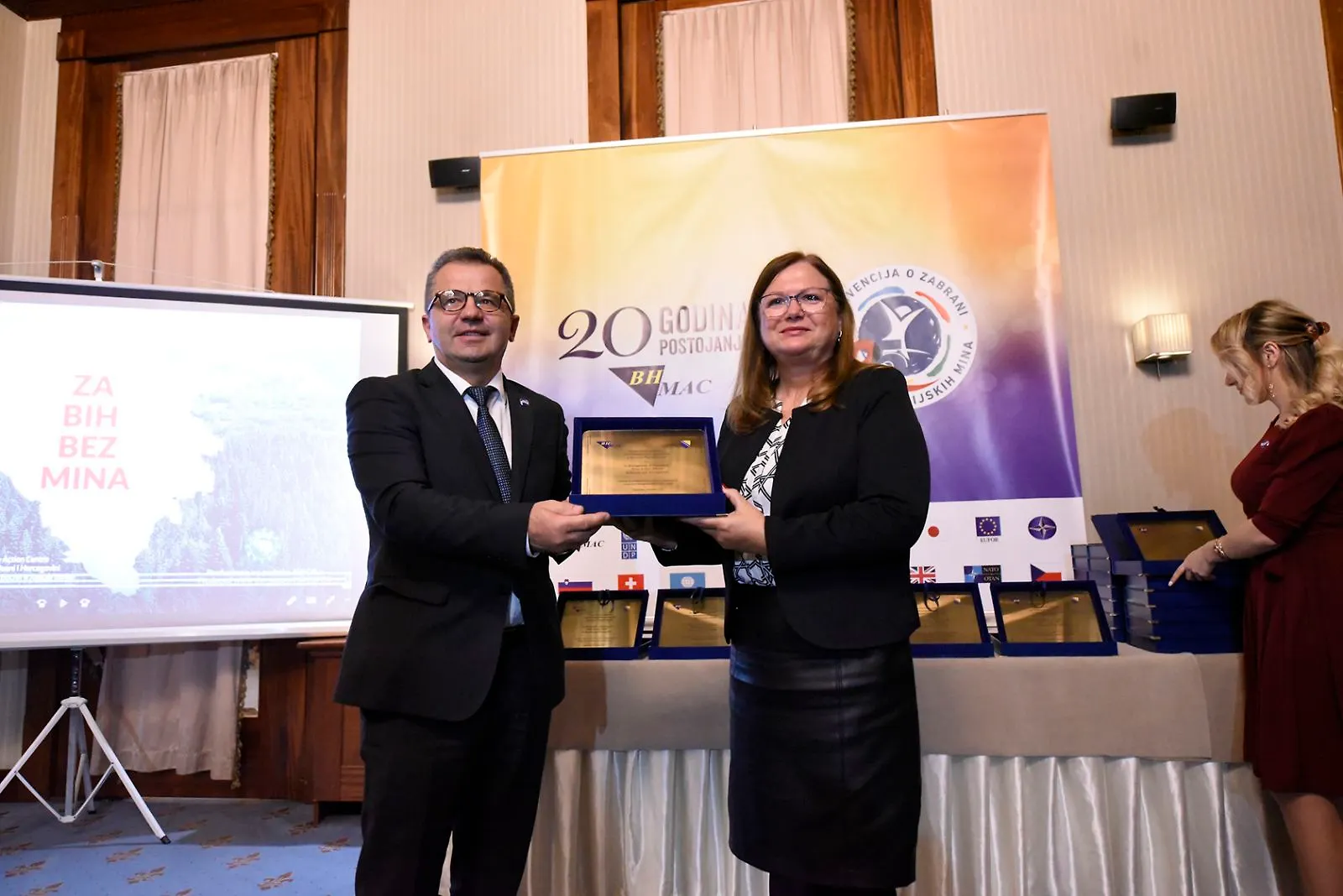 Министарки Анкици Гудељевић уручена захвалница на свечаности поводом 20 година од успостављања Центра за уклањање мина  у Босни и Херцеговини 