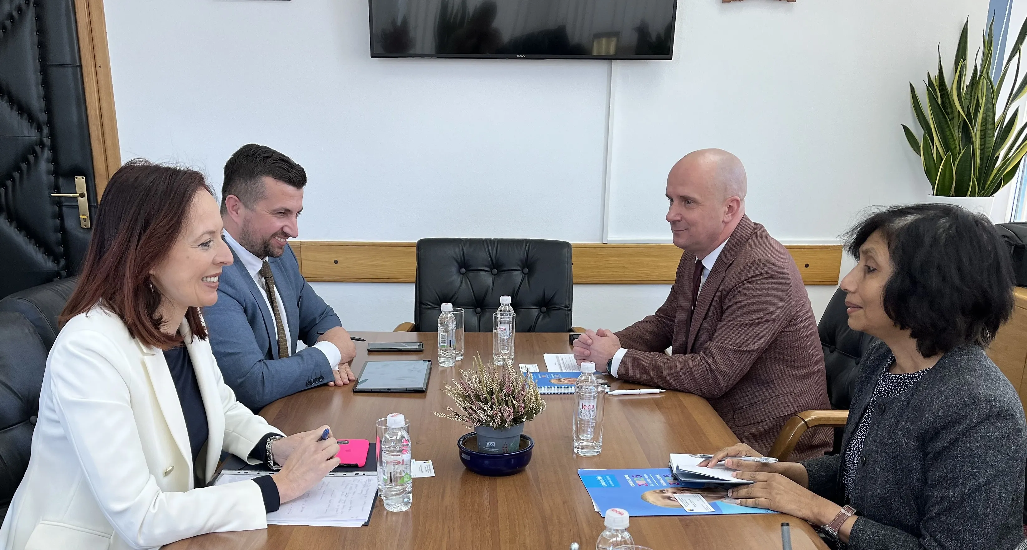 Министарка Дубравка Бошњак разговарала са шефицом представништва УНИЦЕФ-а у БиХ Ровнак Кан