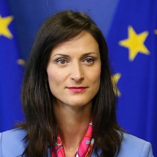 Intervju Marije Gabrijel, evropske komesarke za inovacije, istraživanje, kulturu, obrazovanje i mlade pod  naslovom "Obećano - ispunjeno!" 