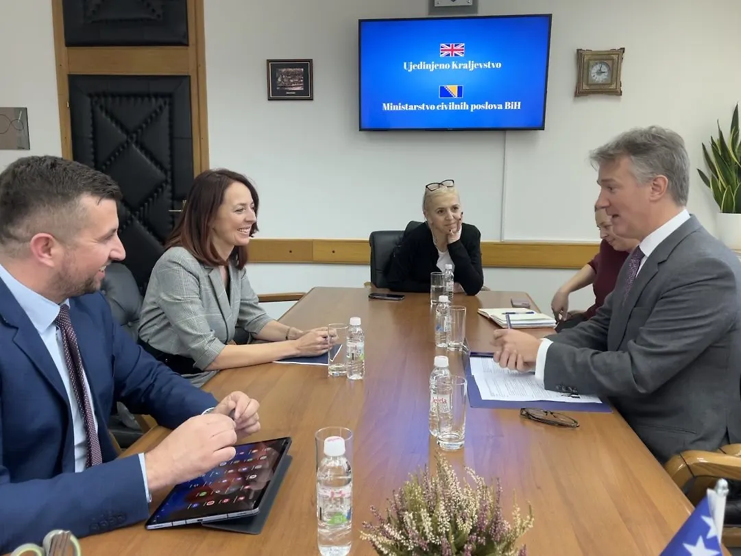  Амбасадор Велике Британије у Босни и Херцеговини Џулијан Рајли у наступној посјети министарки цивилних послова