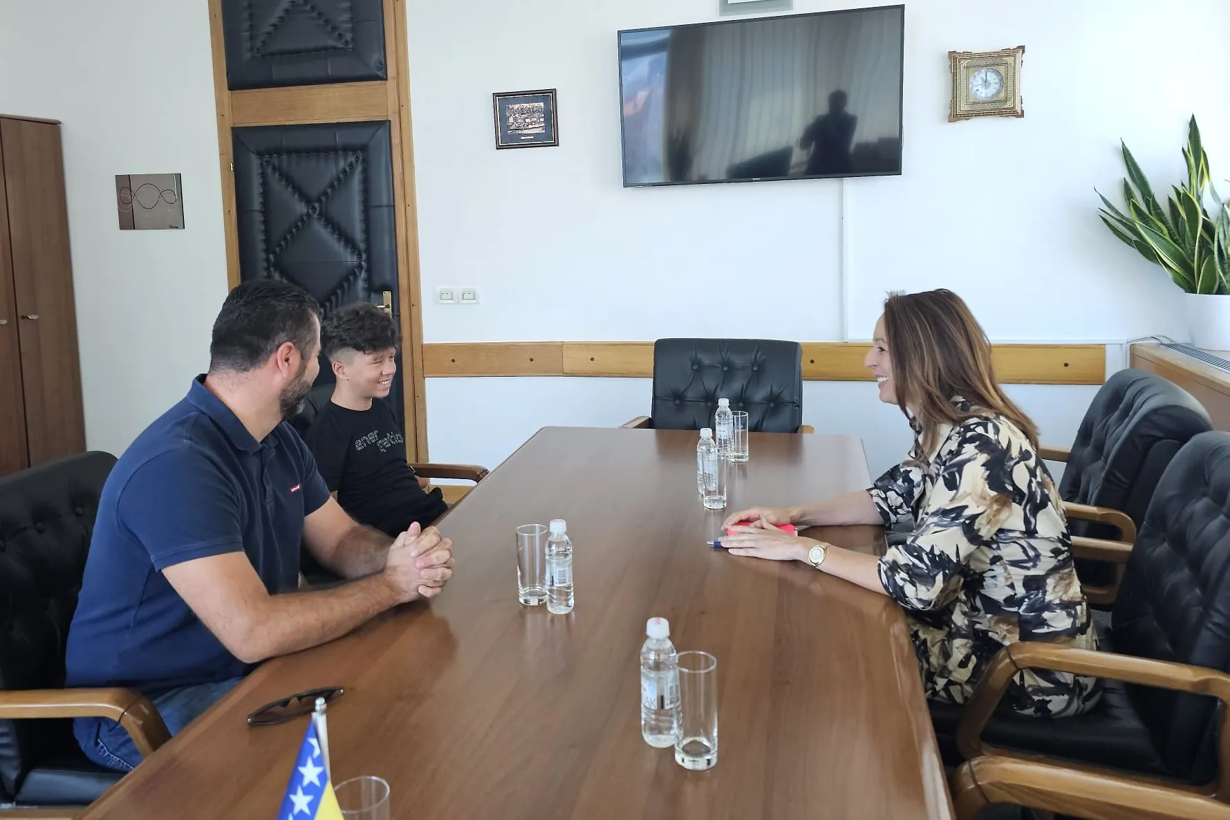 Министарка цивилних послова Босне и Херцеговине сусрела се с младим спортским шампионом Исмаилом Барловом