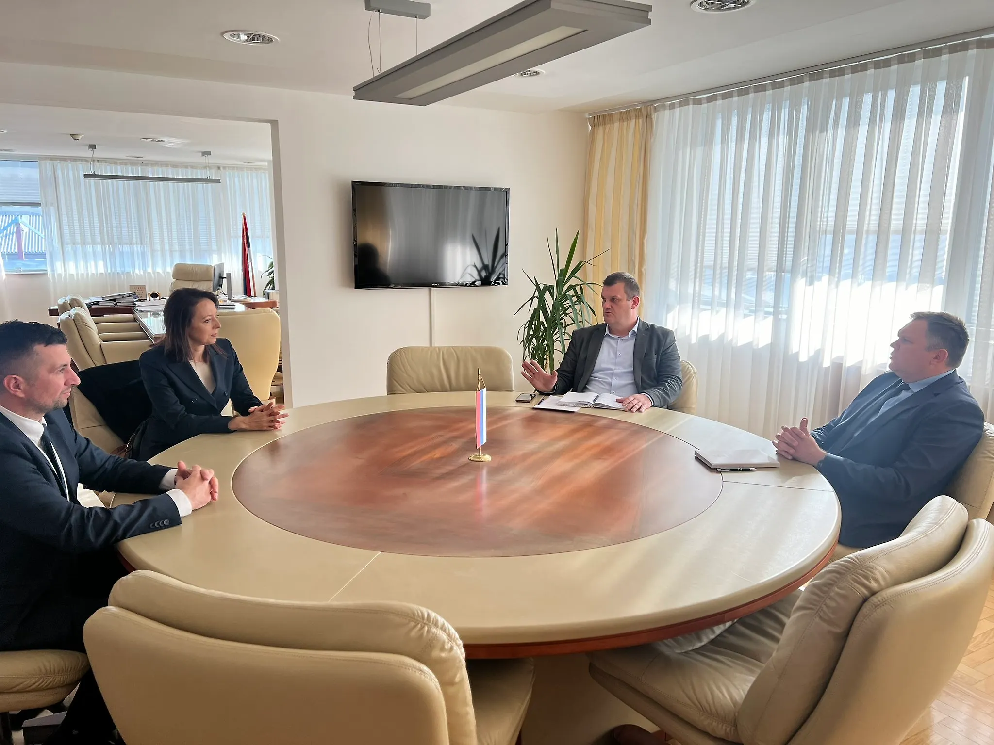 Министарка цивилних послова Босне и Херцеговине Дубравка Бошњак сусрела се с министром за научноистраживачки развој и високо образовање Републике Српске Жељком Будимиром