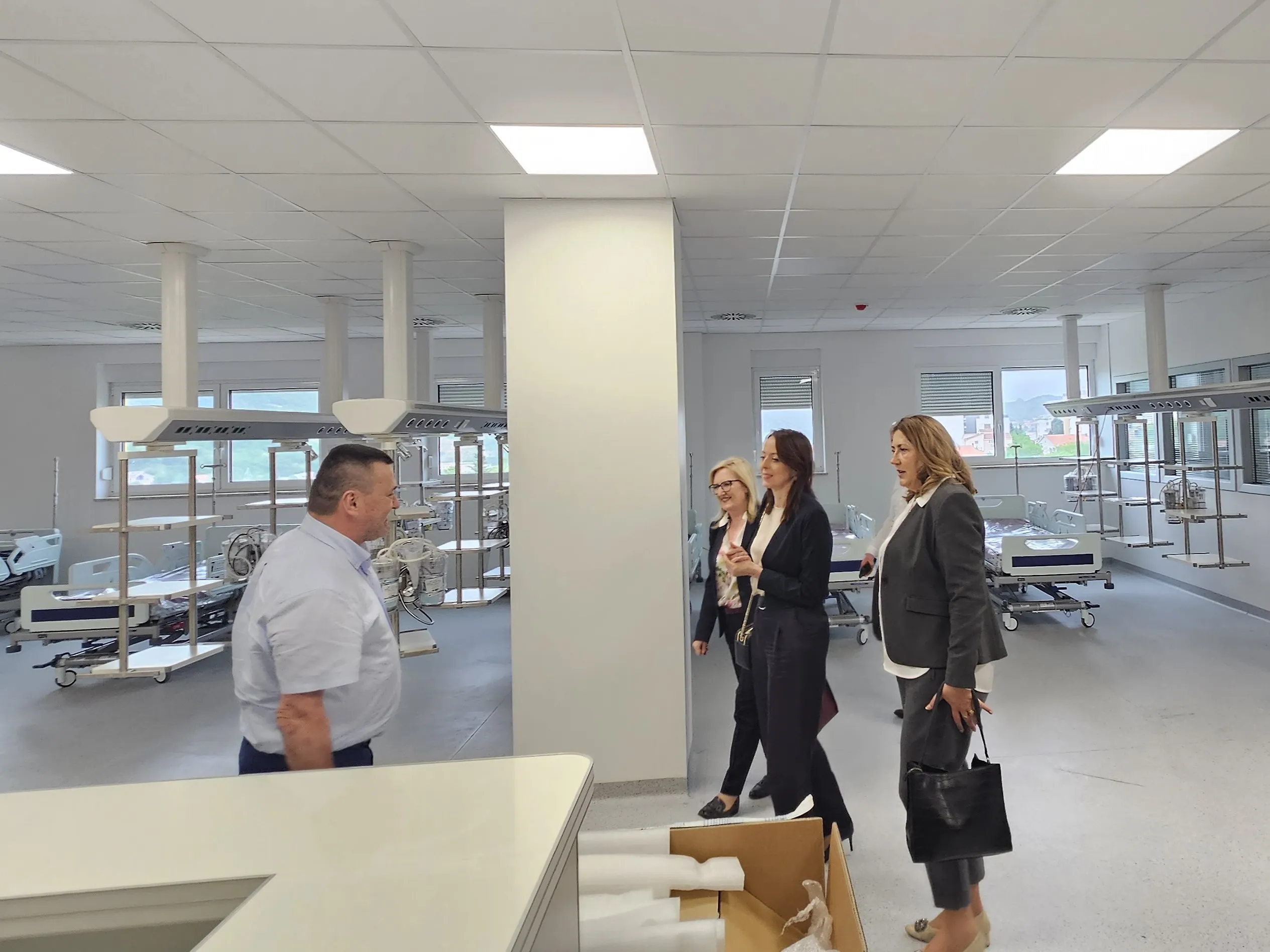 Minister Dubravka Bošnjak visited the University Clinical Hospital Mostar, accompanied by director Ante Kvesić, to discuss healthcare perspectives and the EU4Health program