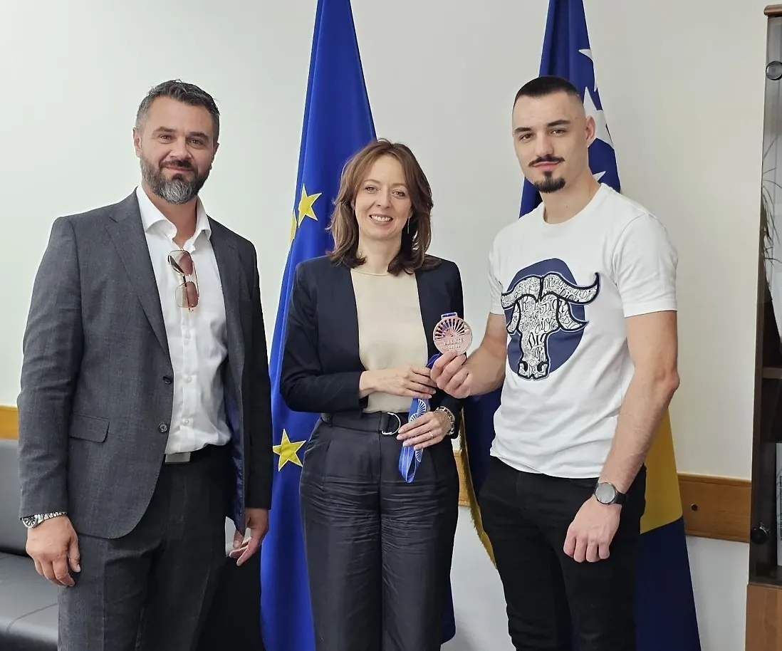 Minister Bošnjak congratulated karate fighter Bostandžić on winning the European bronze