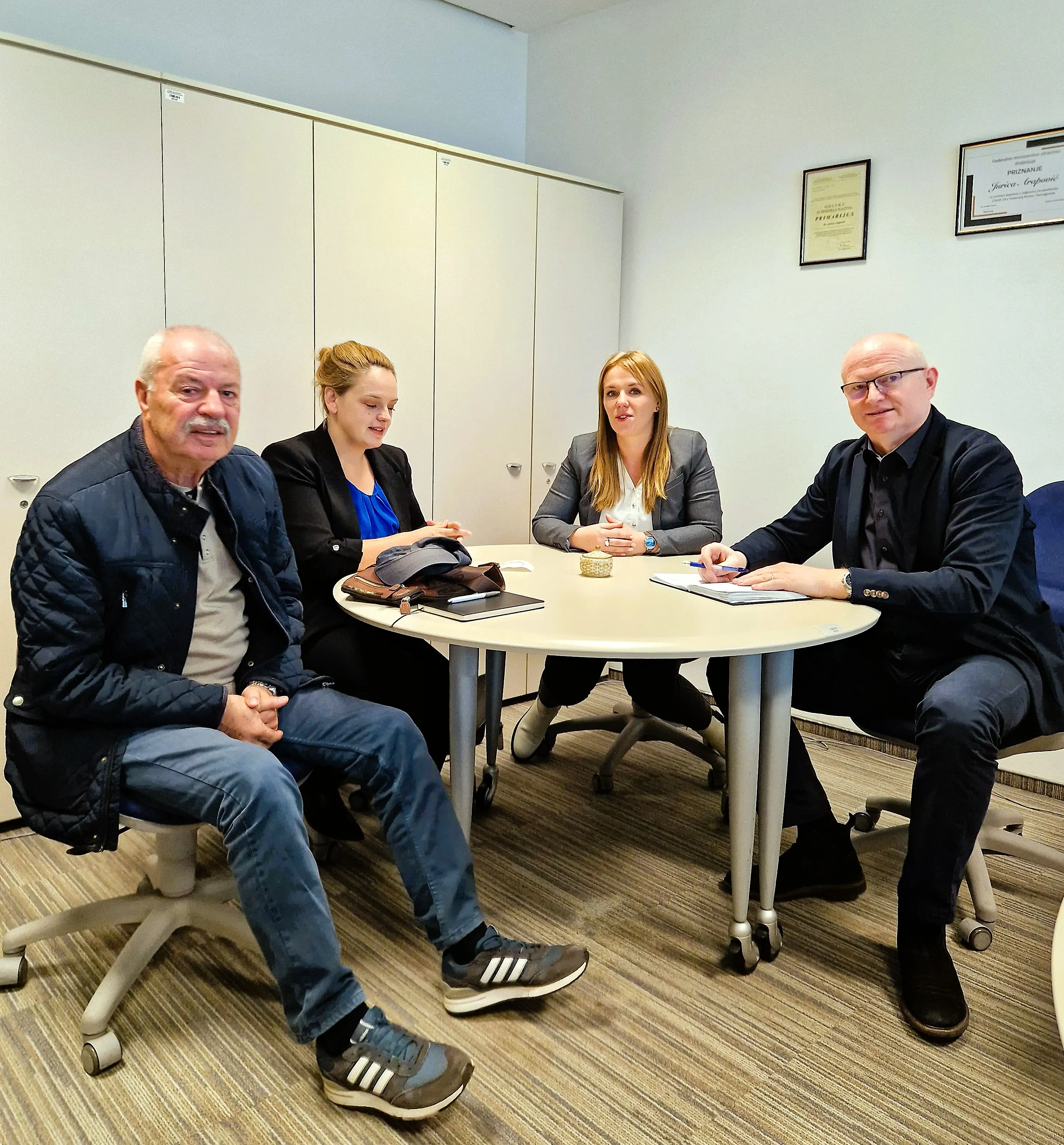 Помоћник министарке за здравство разговарао са покретачима иницијативе “Гласај за живот”