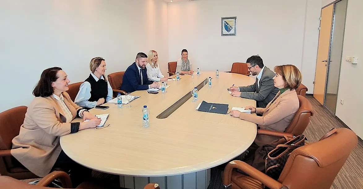 Јачање сарадње образовног сектора и сектора рада и запошљавања