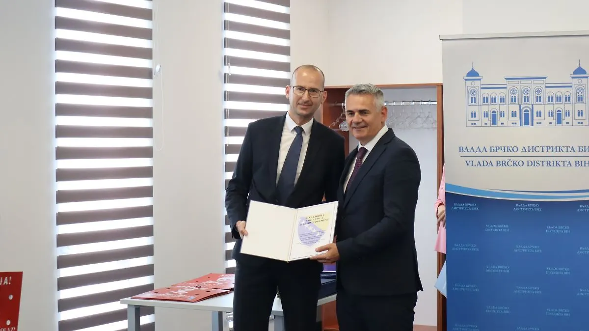 Ministarstvu civilnih poslova BiH uručena zahvalnica za izuzetan doprinos protivminskom djelovanju na području Brčko distrikta