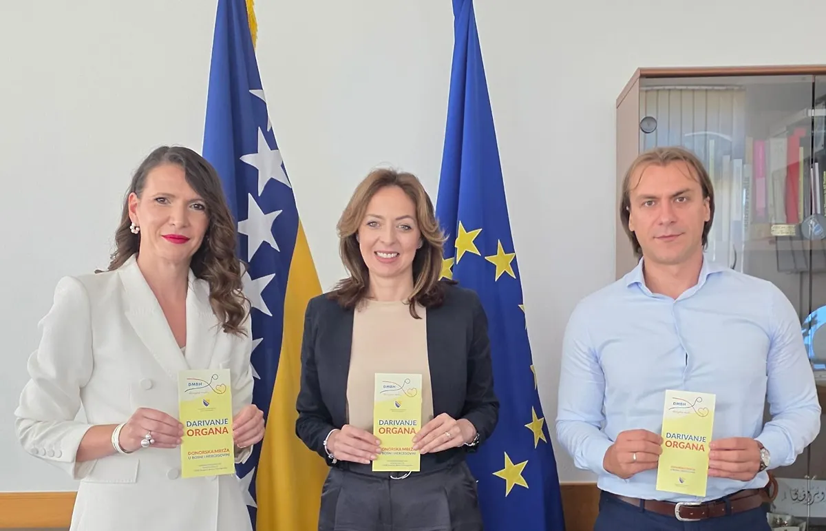 Dobitnica Državne nagrade za nauku Jelena Krunić potpisala donorsku karticu 