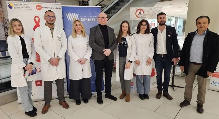 Pomoćnik ministrice Jurica Arapović posjetio punkt za testiranje na HIV i hepatitis u Sarajevu – podrška prevenciji i solidarnosti