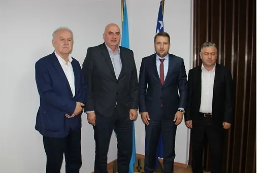 Članovi Komisije za očuvanje nacionalnih spomenika BiH, na čelu sa predsjedavajućim Goranom Milojevićem, sastali su se sa gradonačelnikom Sarajeva Abdulahom Skakom