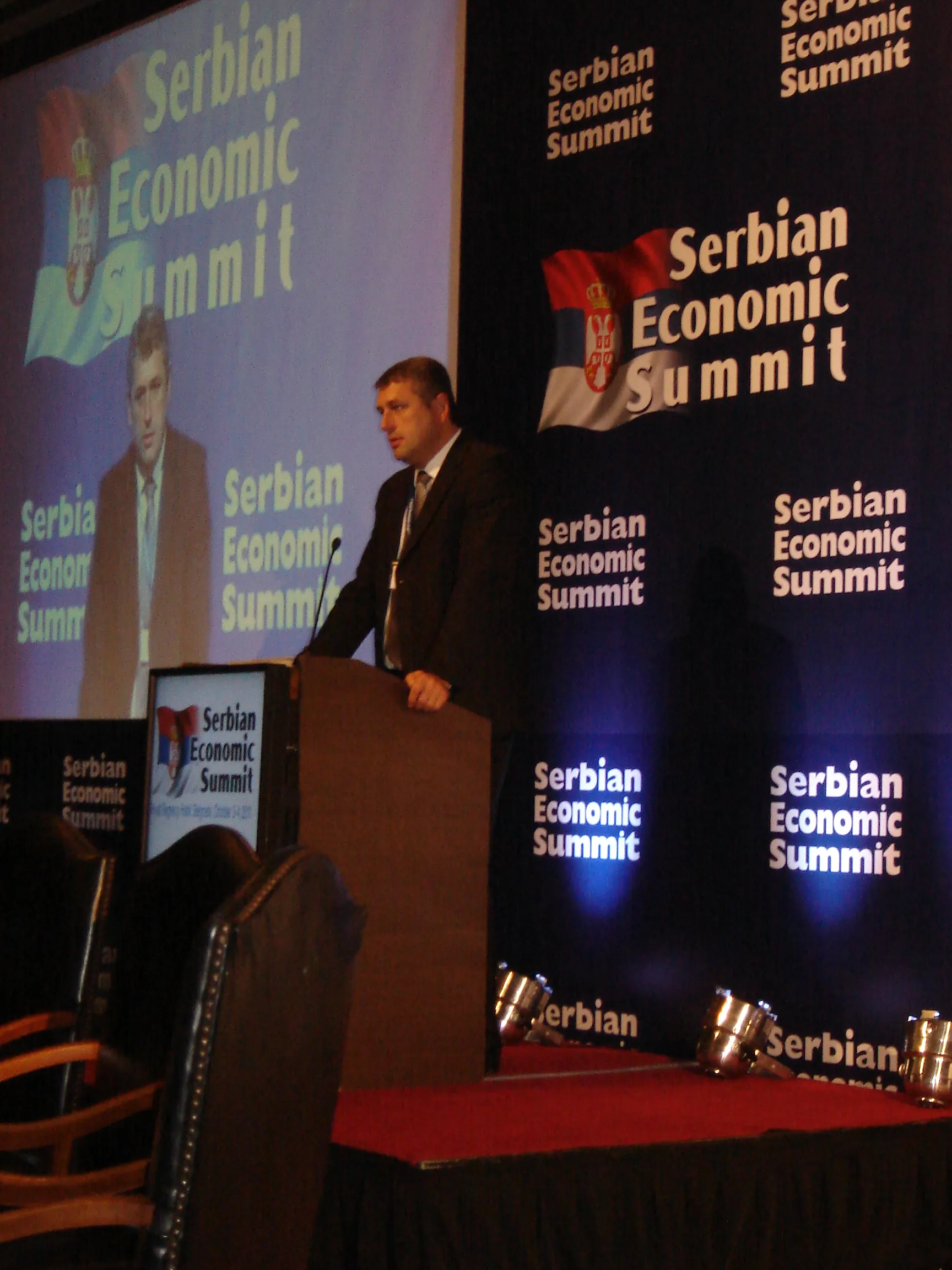 U Beogradu je 3. i 4. oktobra 2011.godine održan  „Jedanaesti ekonomski samit Republike Srbije“ čije su glavne teme bile uticaj globalne i evropske krize na srpsku ekonomiju, kao i perspektive i izazovi sa kojima se Srbija suočava na putu ka Evropskoj uni